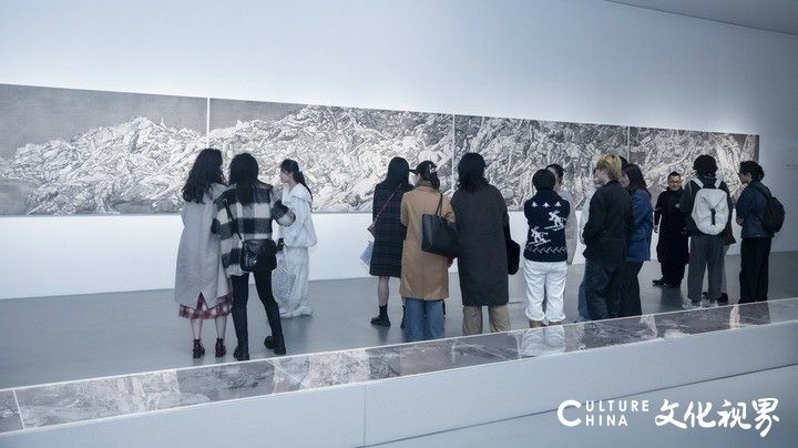在都市中“登山”，“花俊：他山我山”专题研究展开幕式已于3月17日在上海举行，展期至3月31日