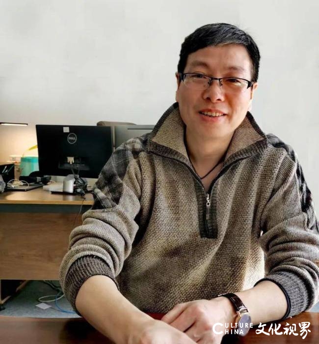 “艺术的掘进者”吴良孝与自然对话，作品中蕴含着宽宏的沉思和冥想