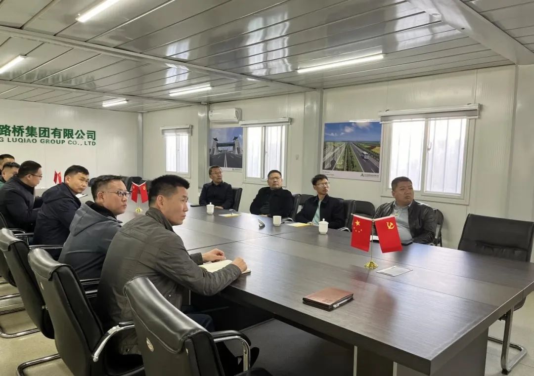 山东省路桥集团总工程师高永青到桥隧工程公司、市政工程公司项目调研