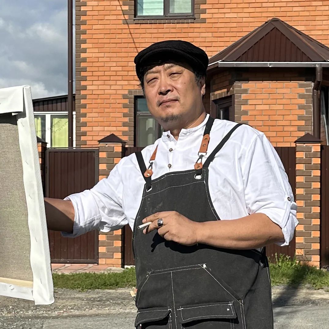 含蓄中露真情，和谐中彰显力量——秦烨用油彩涂抹生命的喜悦