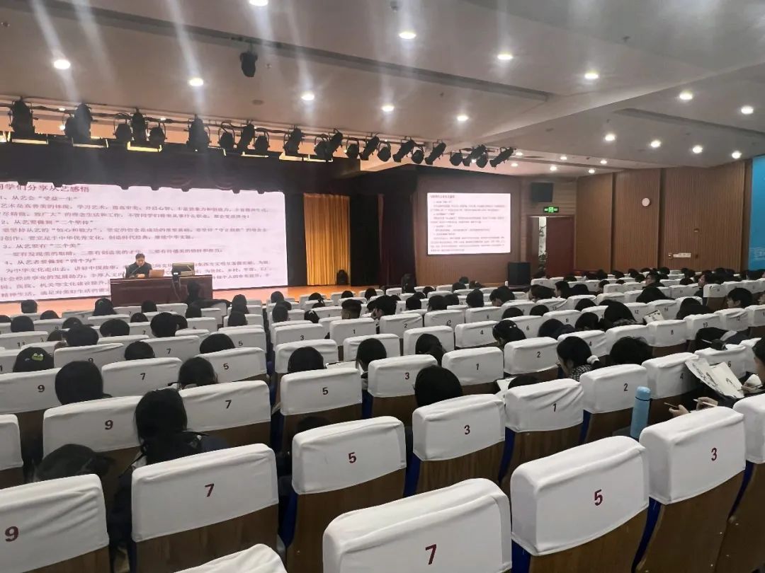 翟优在南京市宁海中学举办“文脉赓续——江苏中国画的发展历程”美育讲座