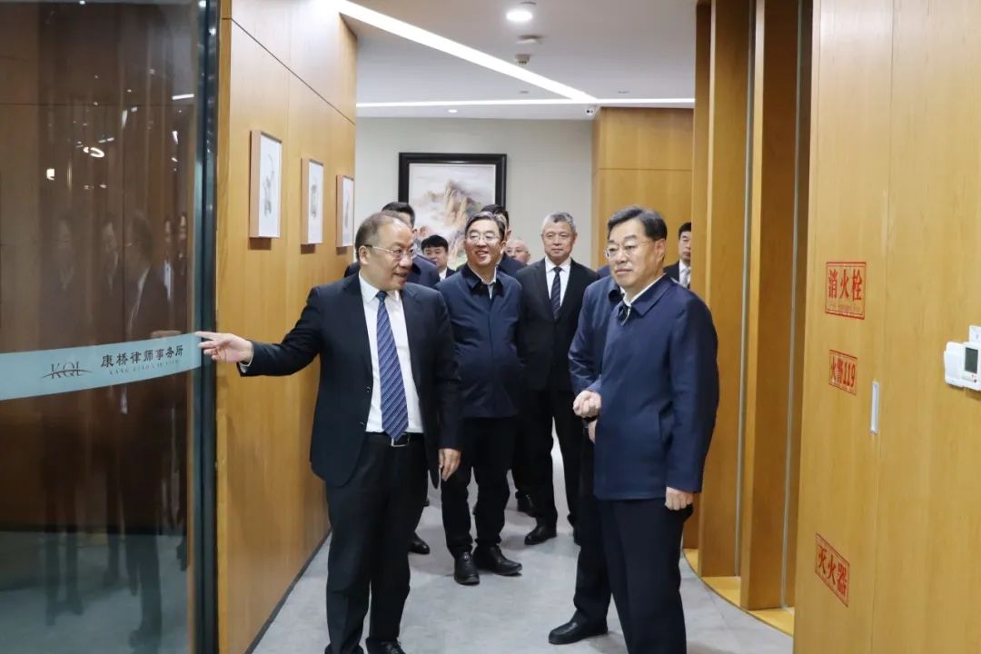 山东省人大常委会副主任、党组书记杨东奇莅临康桥律所走访联系全国人大代表张巧良并调研