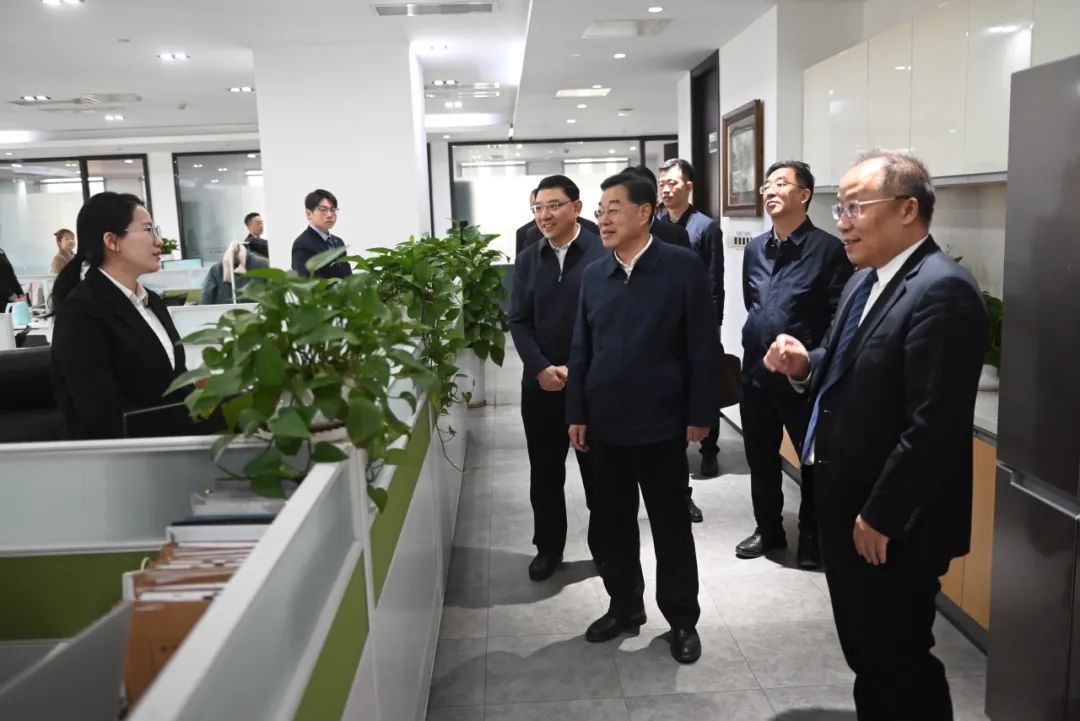 山东省人大常委会副主任、党组书记杨东奇莅临康桥律所走访联系全国人大代表张巧良并调研