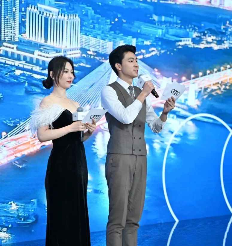 济南银座悦奥行新媒体主播范成龙直播间体验化互动，走进智能audi生活场景