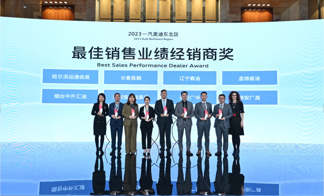 济南银座悦奥行新媒体主播范成龙直播间体验化互动，走进智能audi生活场景