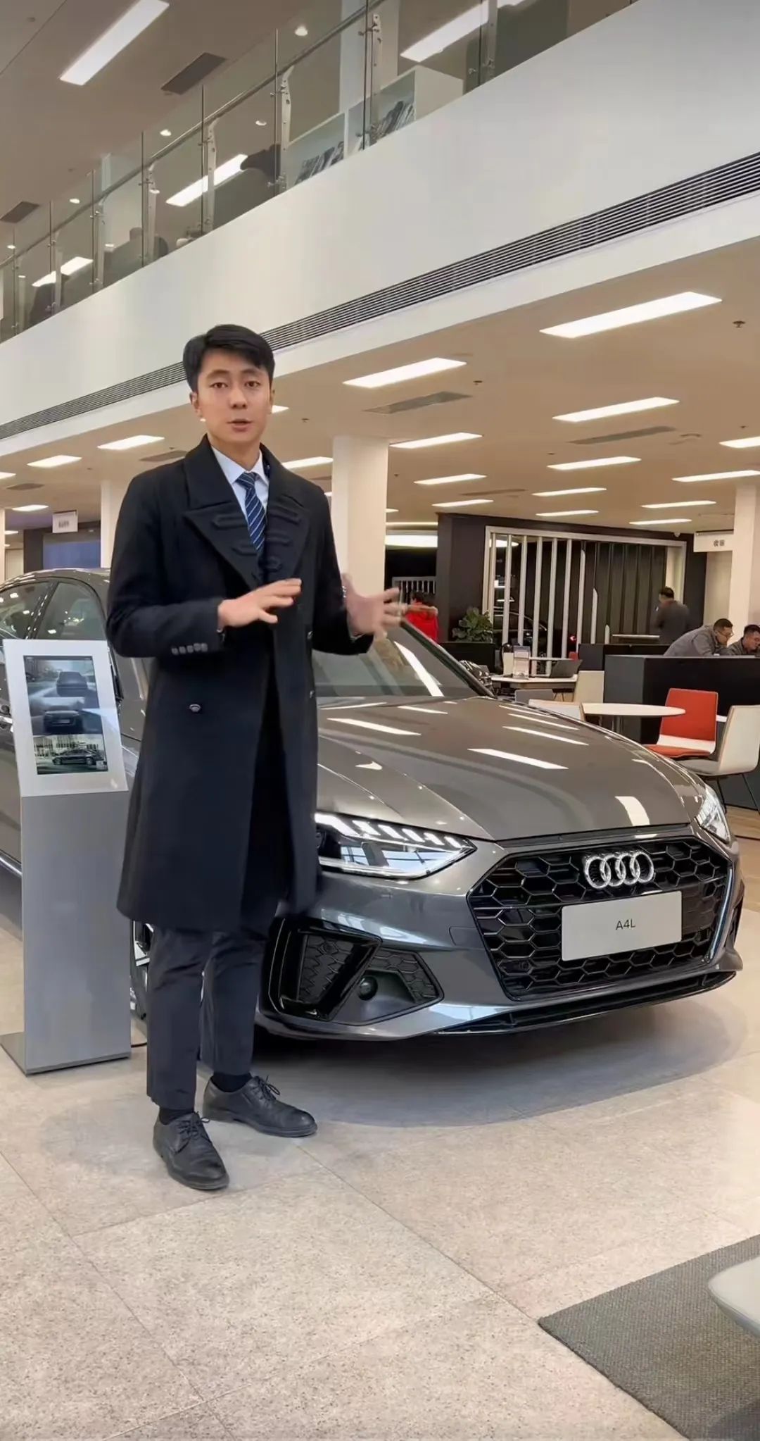 济南银座悦奥行新媒体主播范成龙直播间体验化互动，走进智能audi生活场景