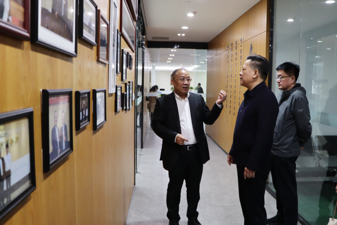 济南市政协副主席赵居安一行到康桥律所走访调研