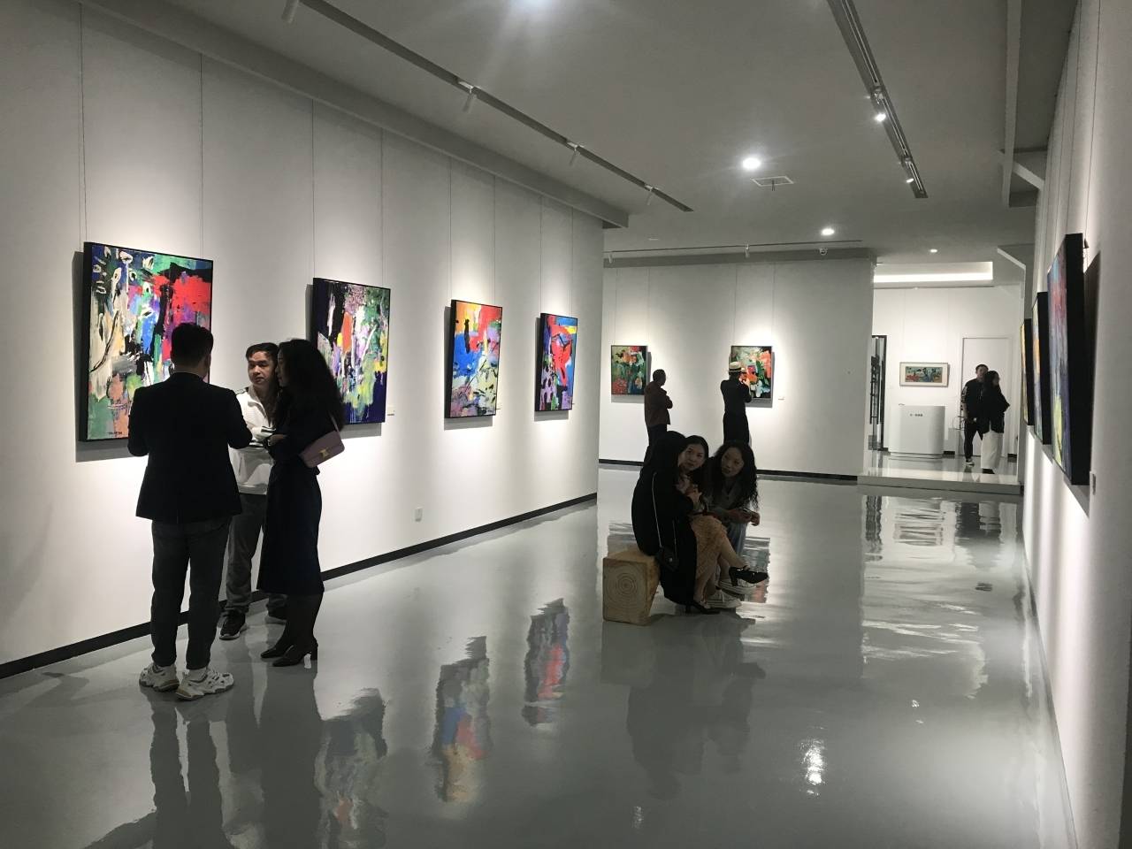 “形式的自觉——唐承华艺术展”在嘉兴开幕，开启色彩的觉醒