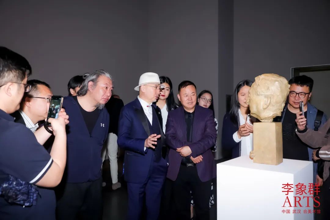 图像时代的雕塑表达，“李象群艺术展”在武汉开幕，展期至9月19日
