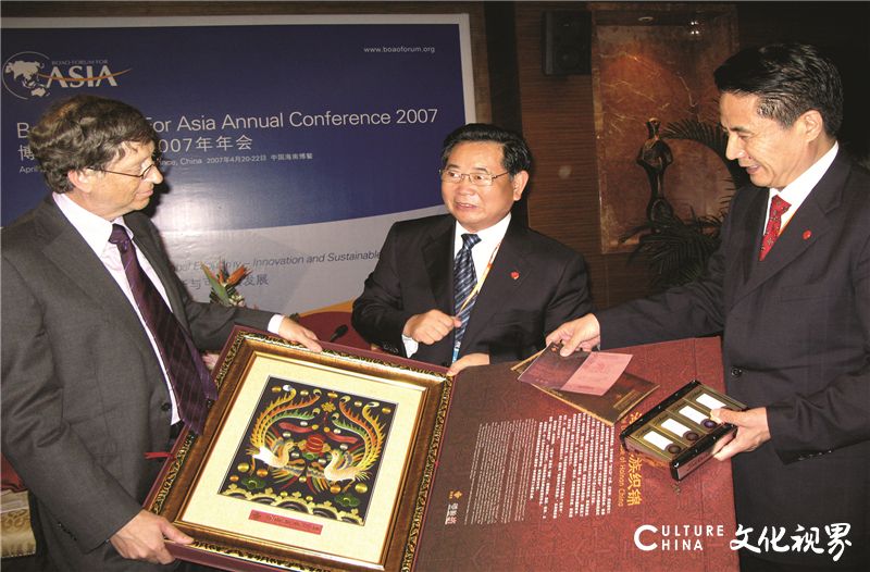 坚守初心使命 重塑黎锦辉煌——专访新时代黄道婆精神的传承者郭凯