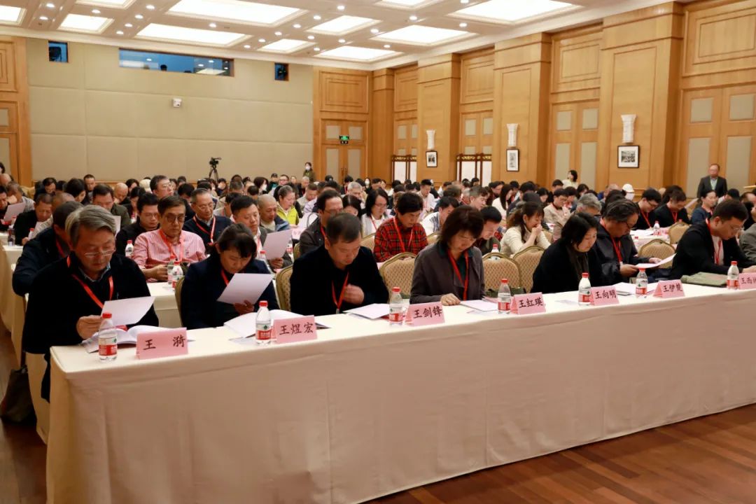 上海市美术家协会第九次会员代表大会召开，曾成钢当选主席
