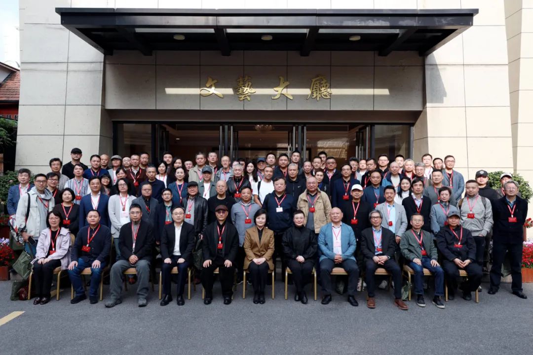 上海市美术家协会第九次会员代表大会召开，曾成钢当选主席