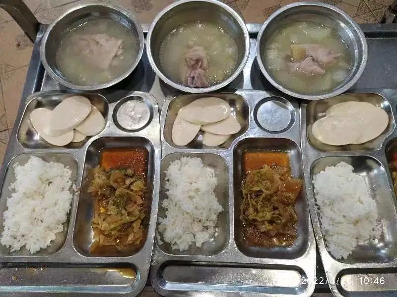 爱心美食送达上海，敬老院老人吃上了得利斯火腿