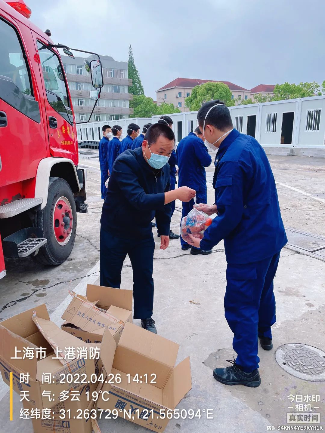 爱心美食送达上海，敬老院老人吃上了得利斯火腿