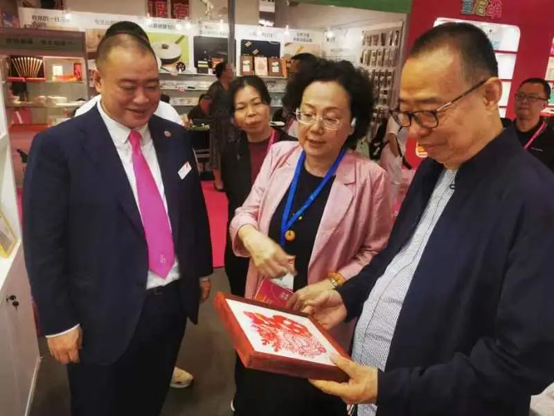 潘鲁生：工艺品礼品走进大众生活