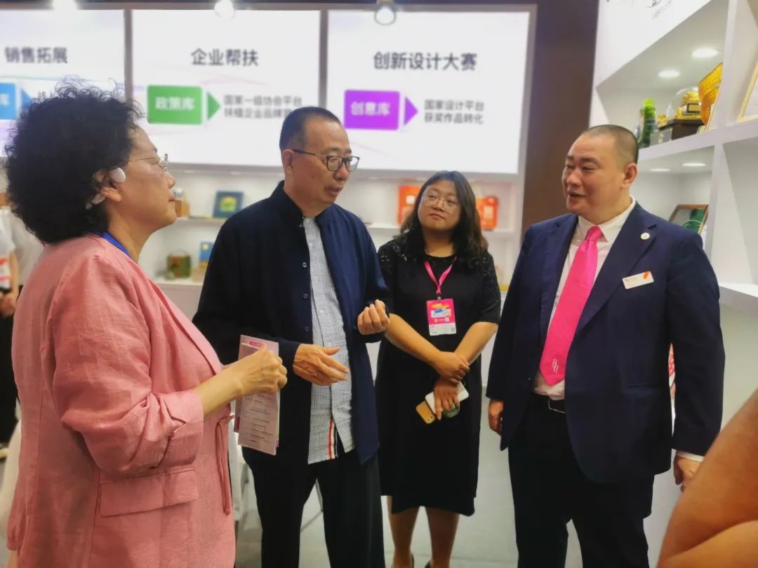 潘鲁生：工艺品礼品走进大众生活