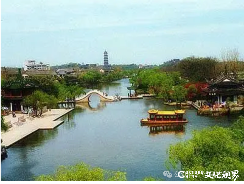 和舒建新一起陪友人游古运河，赏扬州韵