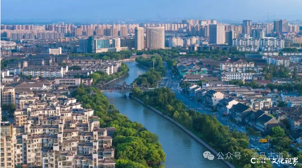 和舒建新一起陪友人游古运河，赏扬州韵