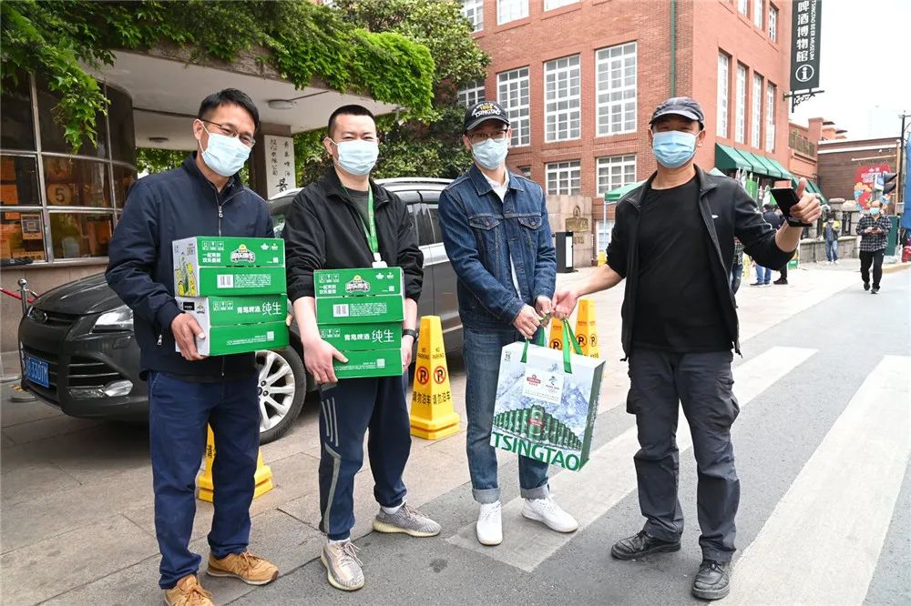 青岛啤酒开展“欢聚地带进社区”活动，新鲜好酒一应俱全