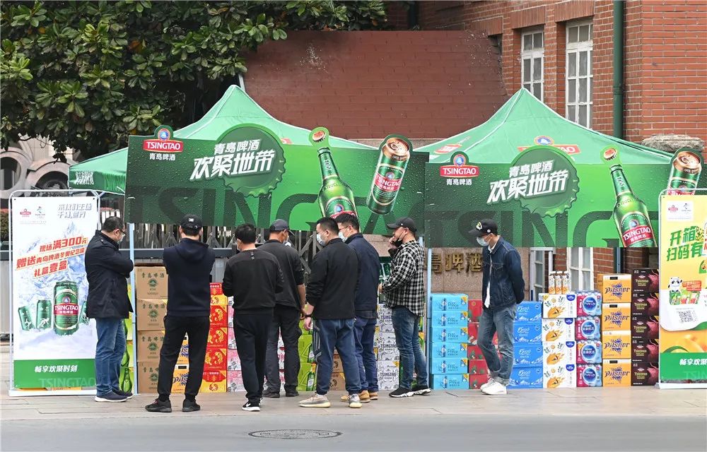 青岛啤酒开展“欢聚地带进社区”活动，新鲜好酒一应俱全