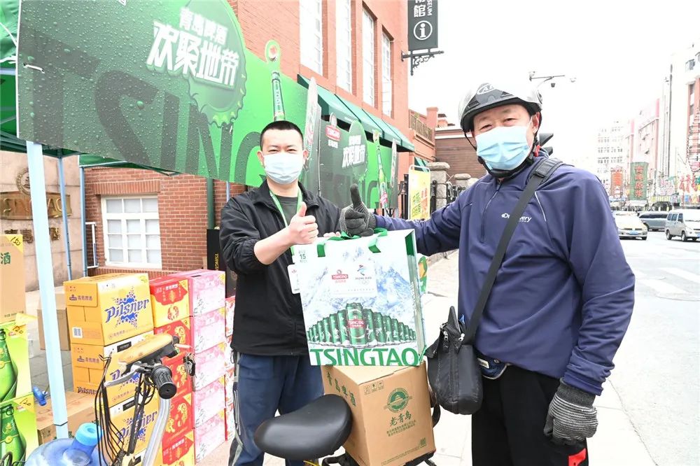 青岛啤酒开展“欢聚地带进社区”活动，新鲜好酒一应俱全