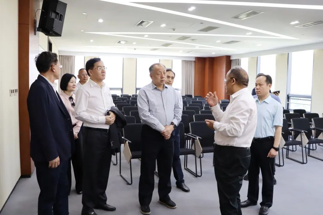 深圳市政协党组成员、副主席王幼鹏一行到康桥律所参观考察
