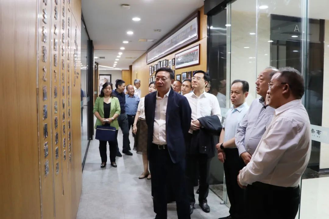 深圳市政协党组成员、副主席王幼鹏一行到康桥律所参观考察