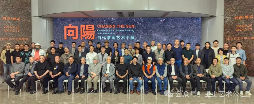 他就像炼金术师一样丨“ 向阳——王向阳当代漆画艺术个展”在杭州展出