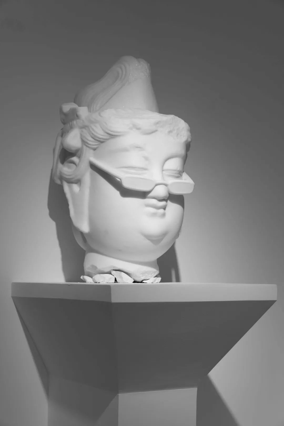 由“神”到“像”，“不可见”与“可见”——专访“游戈的谜语”展览主角、著名艺术家范勃