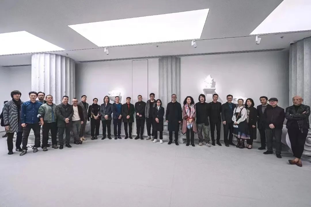 由“神”到“像”，“不可见”与“可见”——专访“游戈的谜语”展览主角、著名艺术家范勃