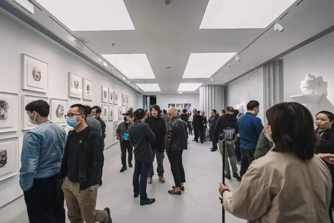 由“神”到“像”，“不可见”与“可见”——专访“游戈的谜语”展览主角、著名艺术家范勃