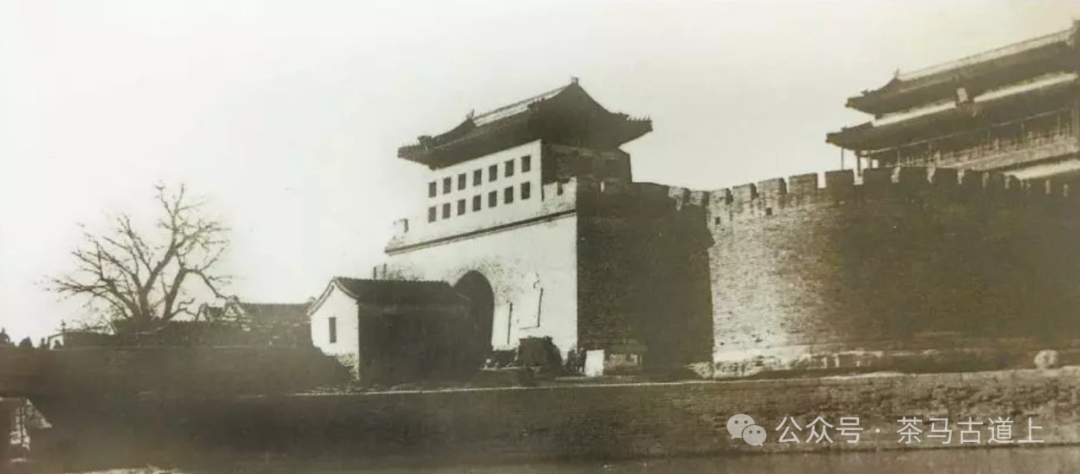 随舒建新一起漫步在北京中轴线，打开老北京尘封的记忆……