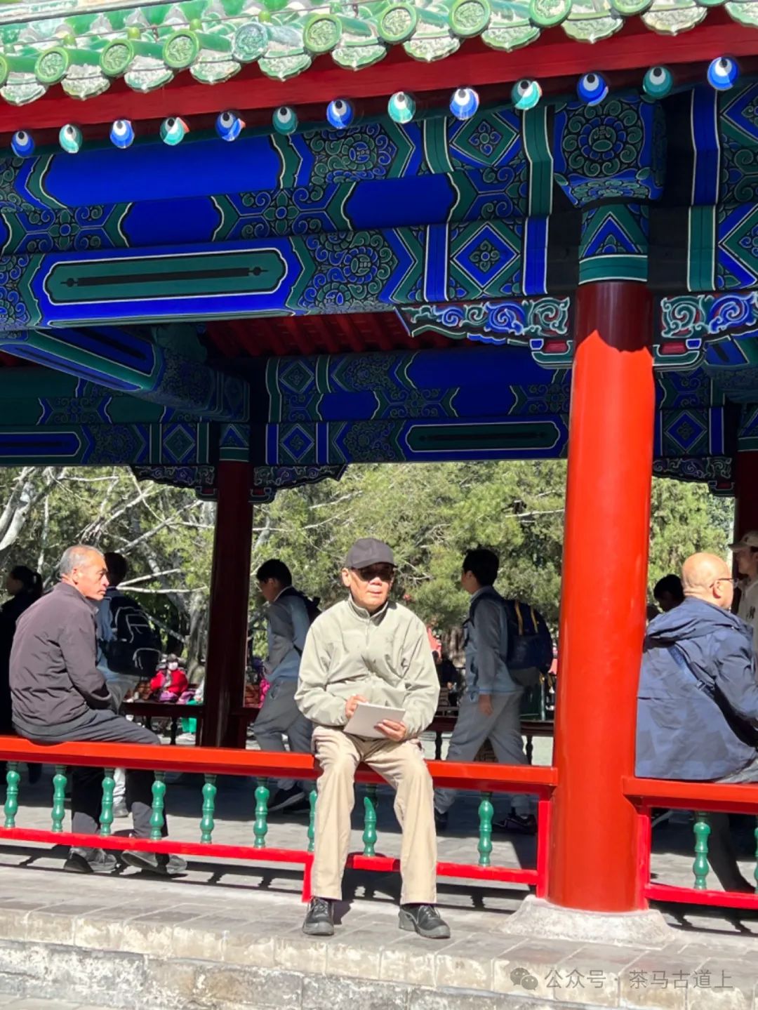 随舒建新一起丈量古都中轴线的昔日今朝，感受盛世的宁静