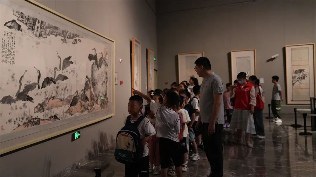 共抒家国情丨济南市美术馆（济南画院）举办“囊中满是爱·童聚美术馆”端午活动