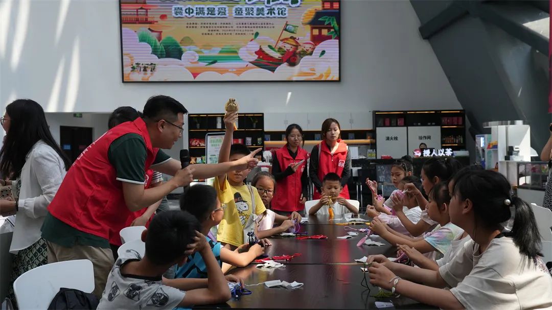 共抒家国情丨济南市美术馆（济南画院）举办“囊中满是爱·童聚美术馆”端午活动
