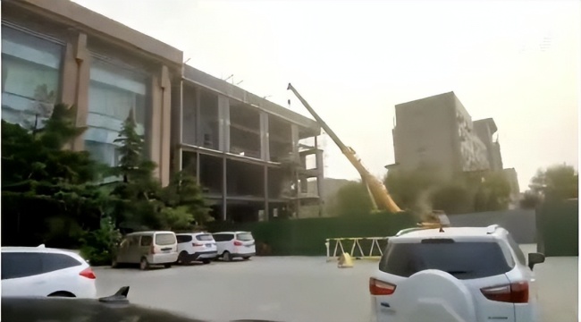 济南长清舜耕国际酒店被指无手续自建加盖侧楼，存严重安全隐患