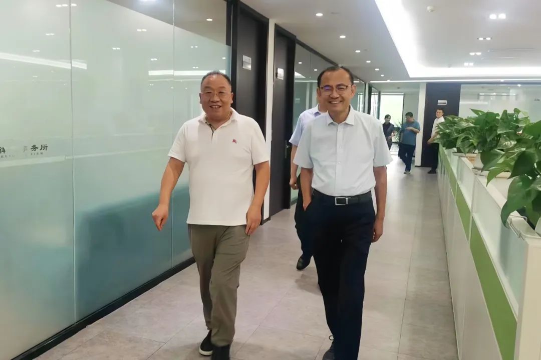 山东省商业集团副总经理贺敬一行到康桥律所参观交流