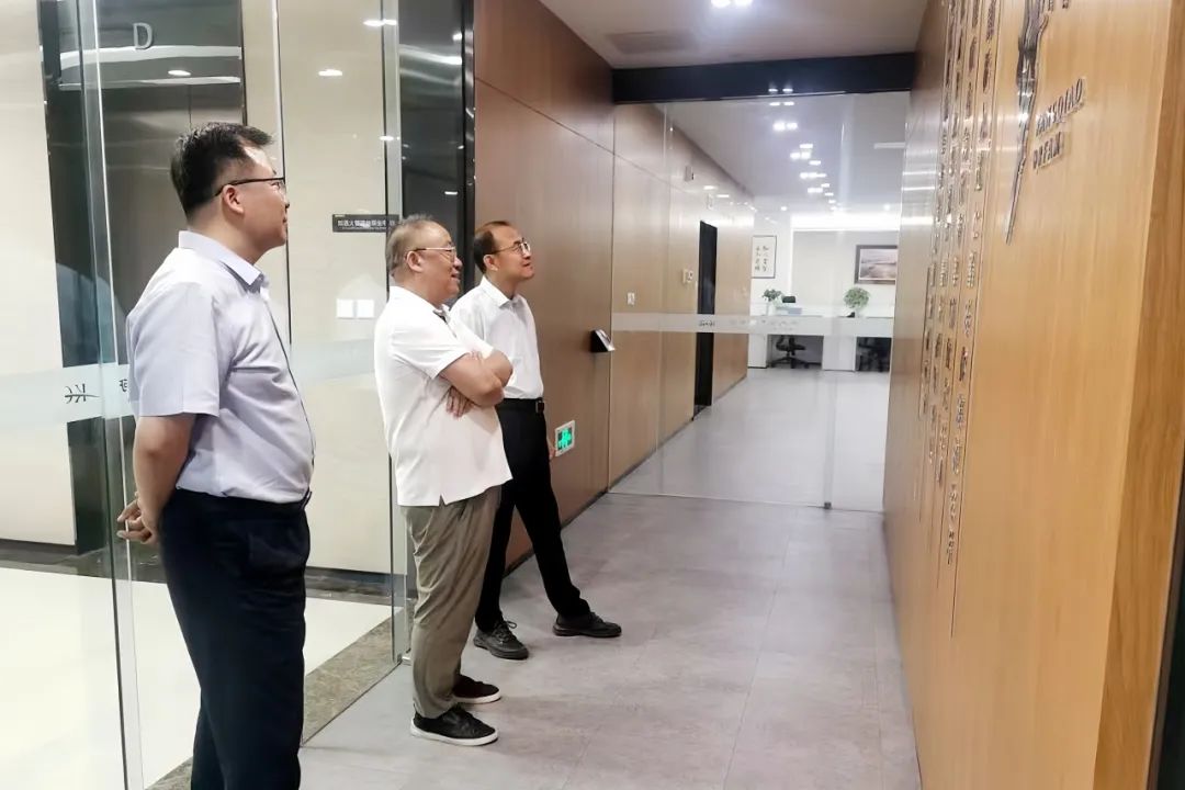 山东省商业集团副总经理贺敬一行到康桥律所参观交流