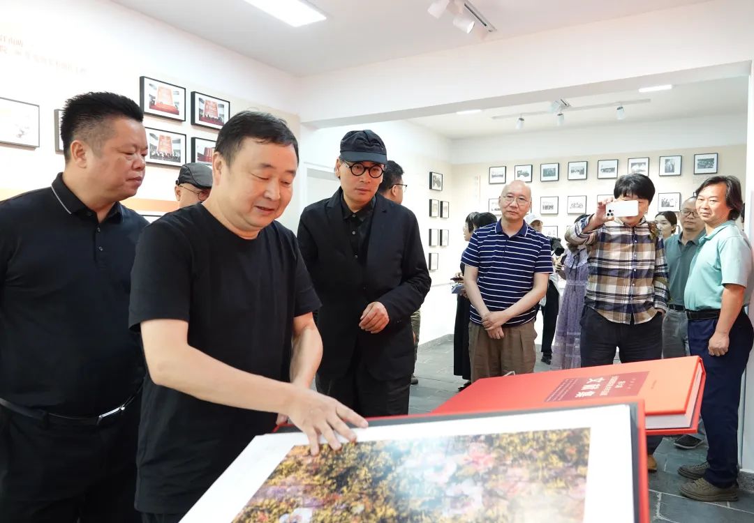 中国国家画院院长刘万鸣一行到湖南省画院考察调研