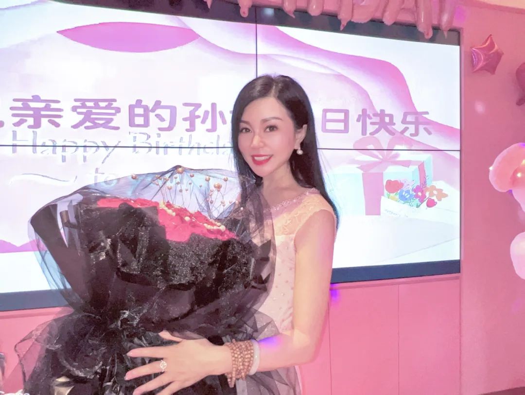 “让我遇见更加美好的自己”，莎蔓莉莎为成都顾客孙海燕举办爱意满满的生日会