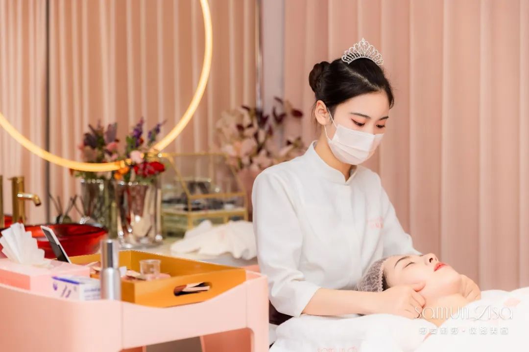 “让我遇见更加美好的自己”，莎蔓莉莎为成都顾客孙海燕举办爱意满满的生日会