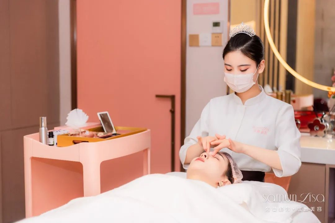 “让我遇见更加美好的自己”，莎蔓莉莎为成都顾客孙海燕举办爱意满满的生日会
