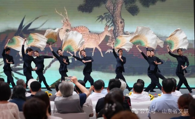 “崇德尚艺 潜心耕耘——中国文联知名老艺术家艺术成就巡回展”在济南市美术馆（济南画院）举办
