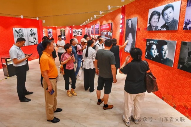 “崇德尚艺 潜心耕耘——中国文联知名老艺术家艺术成就巡回展”在济南市美术馆（济南画院）举办