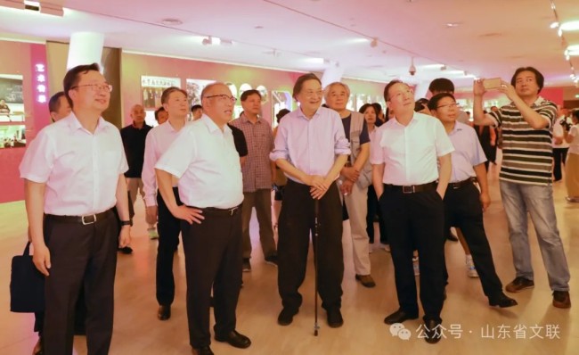 “崇德尚艺 潜心耕耘——中国文联知名老艺术家艺术成就巡回展”在济南市美术馆（济南画院）举办