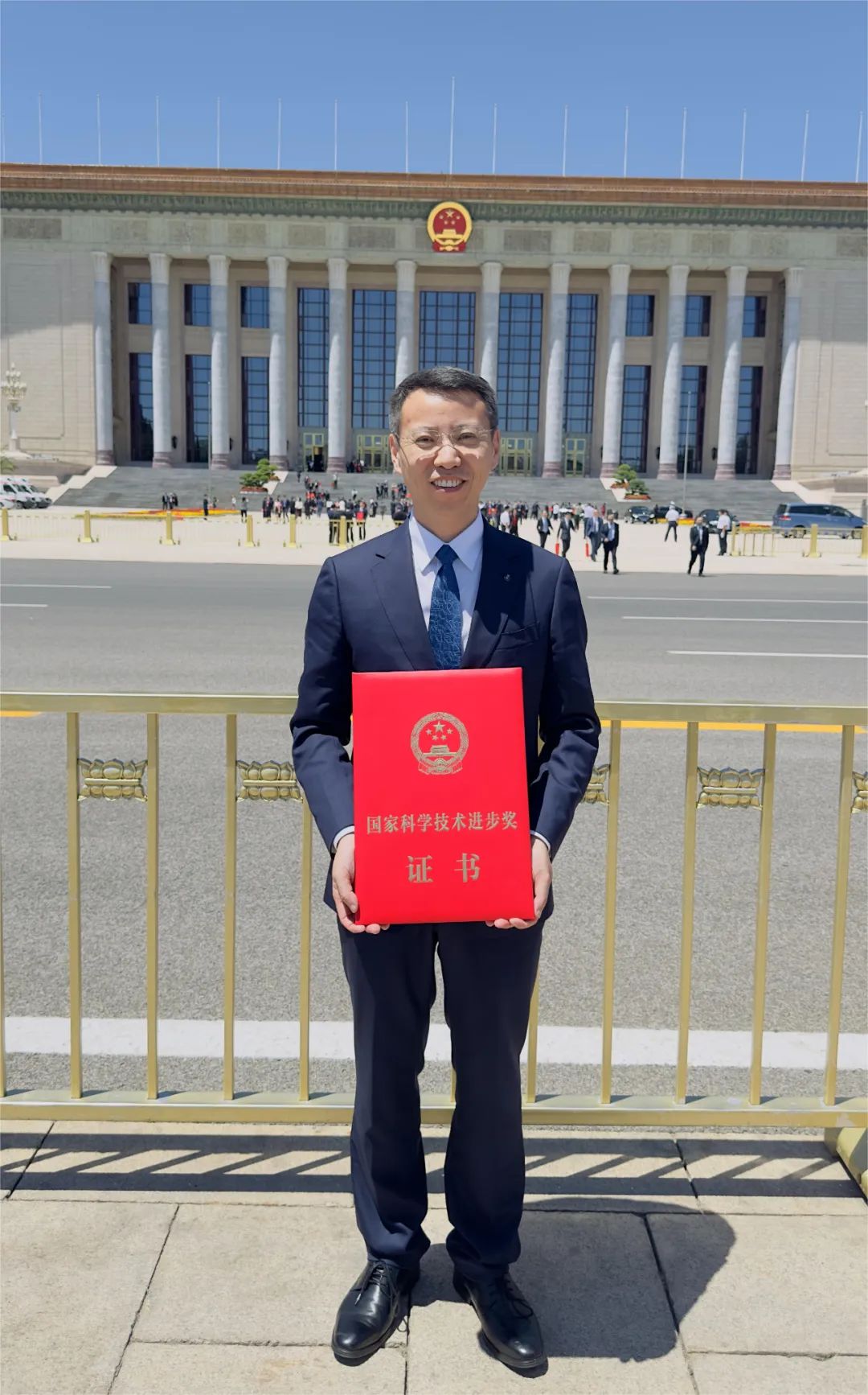海尔家用保鲜技术果然领“鲜”一步——昨天的全国科技大会上行业唯一荣获国家科技进步二等奖！
