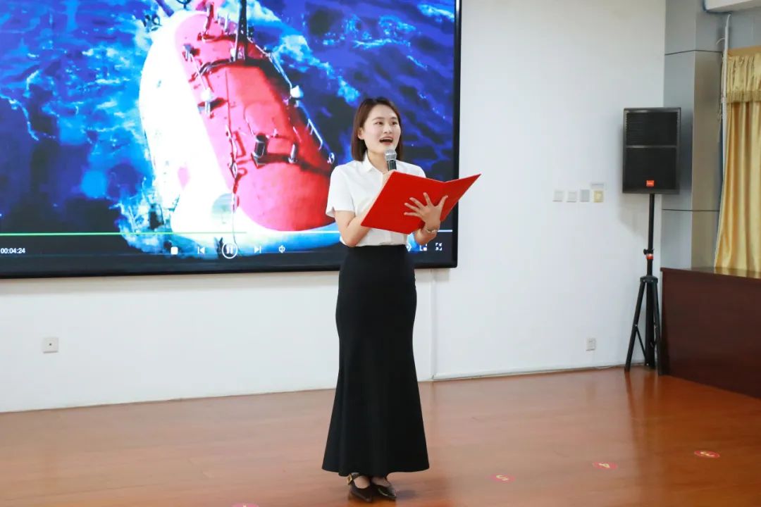 潍坊青州市工信局机关党委与云门酒业党委联合举办“七一”主题朗诵会：以诗颂党，共筑红色梦