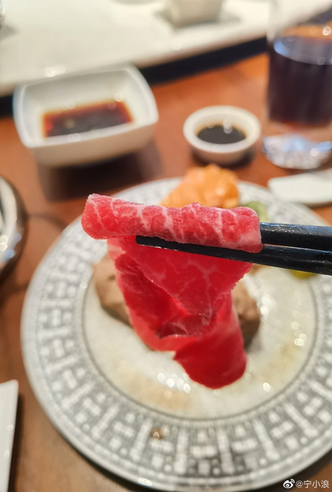 大v宁小浪：在济南和牛先生 品尝a5牛肉