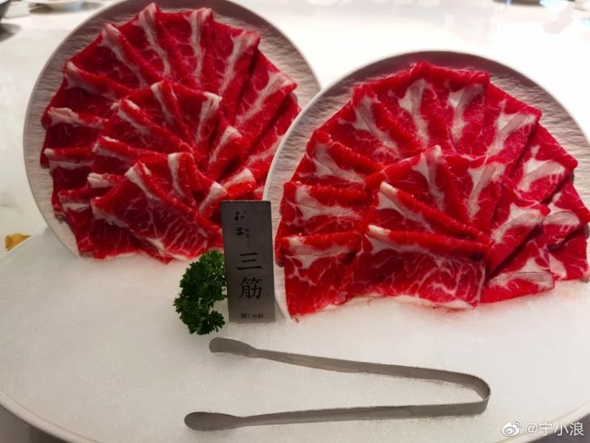 大v宁小浪：在济南和牛先生 品尝a5牛肉