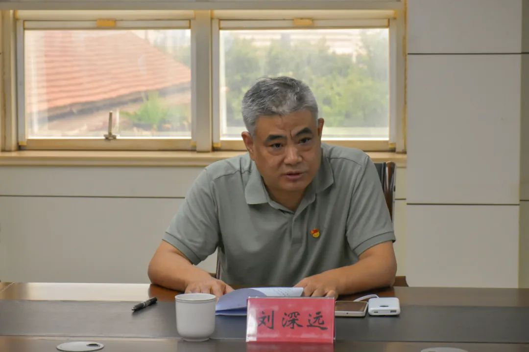 山东高速轨道交通集团党委书记、董事长刘深远为岚山管理处、临港轨道公司党员干部讲授专题党课